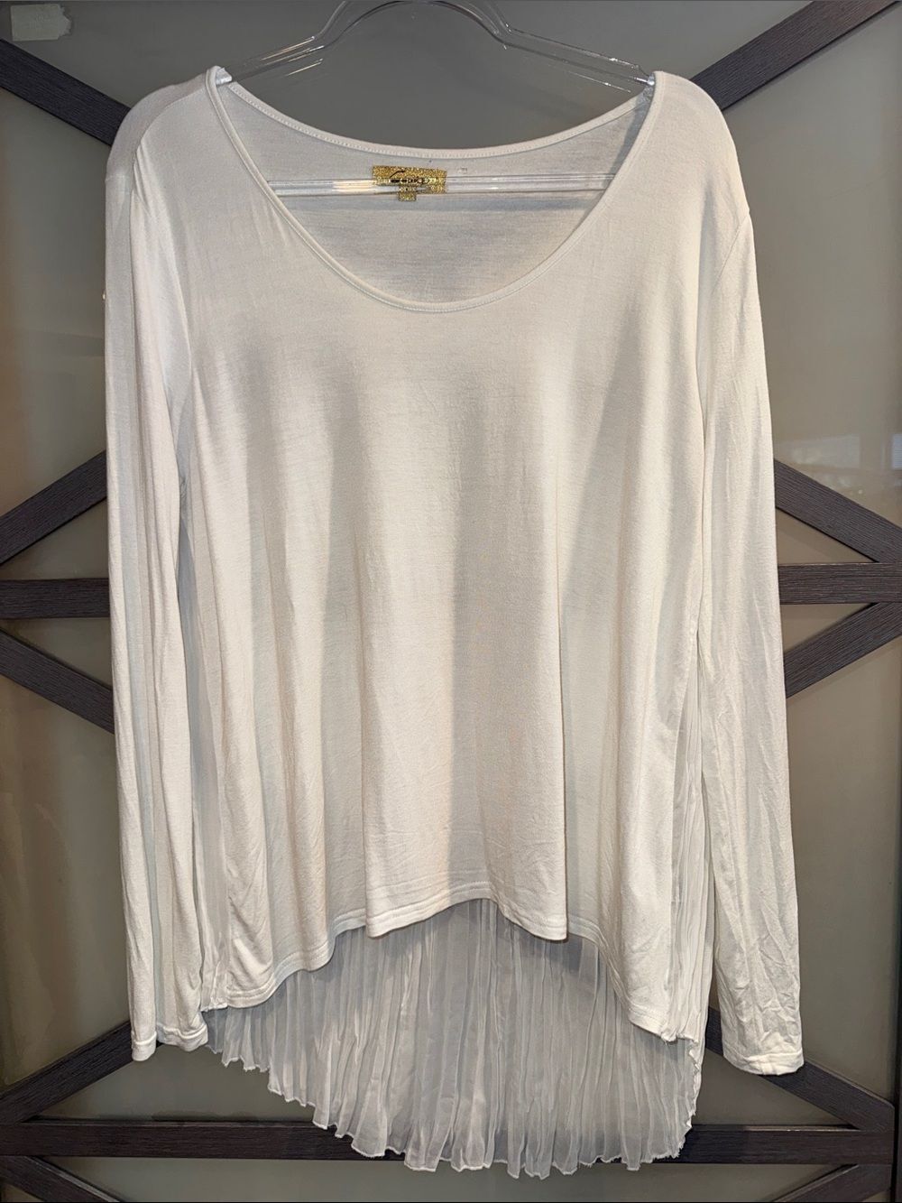 Cecico White Long Sleeve Scoop Neck Top with Pleated High-Low Hem